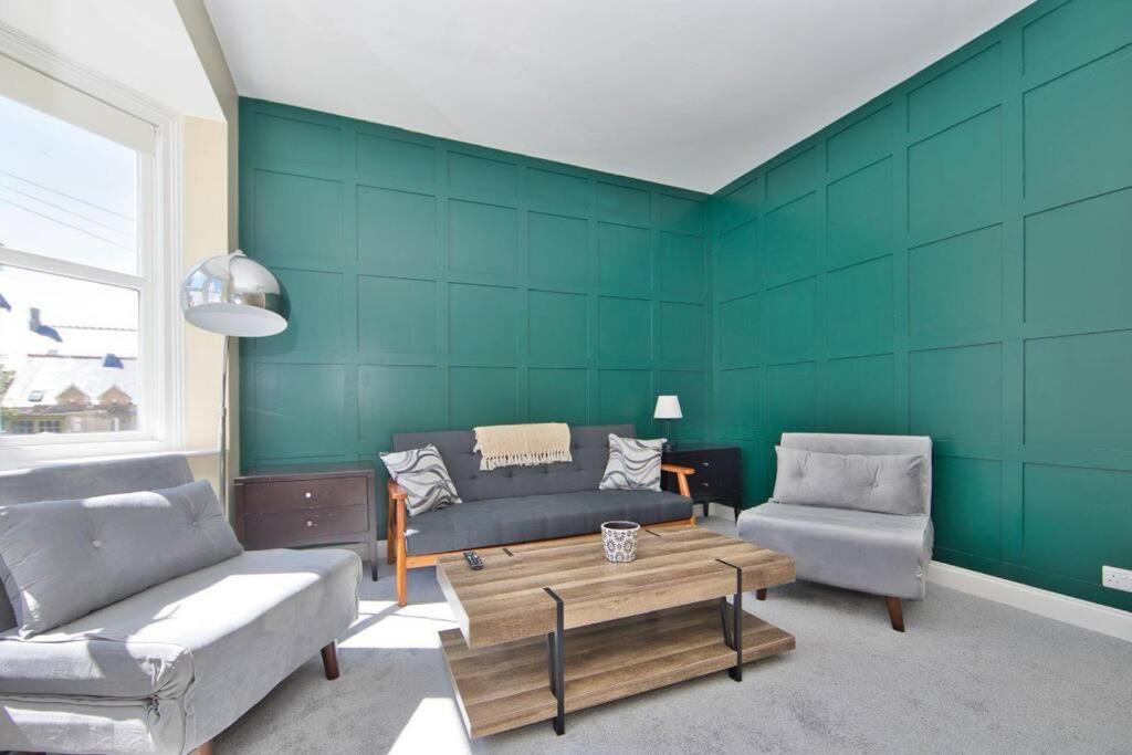 Stylish Beachfront Apartment In Historic ディール エクステリア 写真